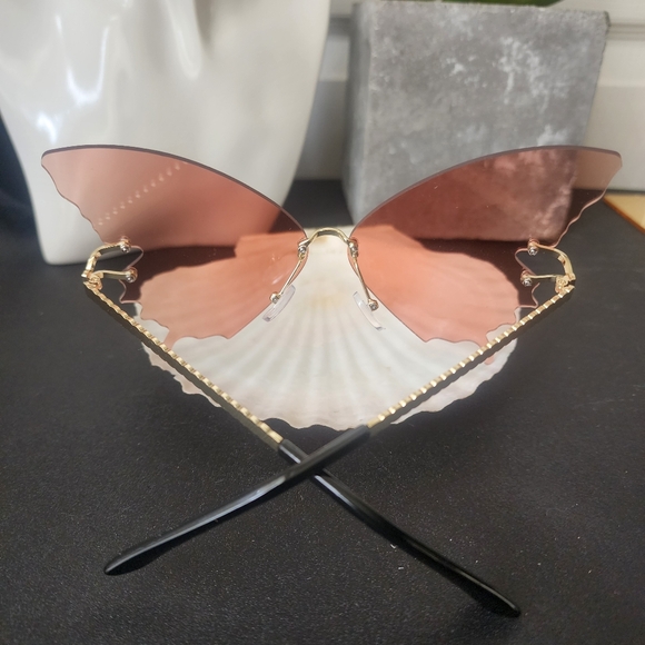 Rimless Butterfly Shape Fashion Sunglasses - Picture 6 of 9